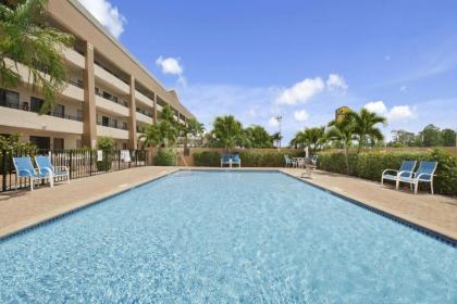 Super 8 by Wyndham Fort myers